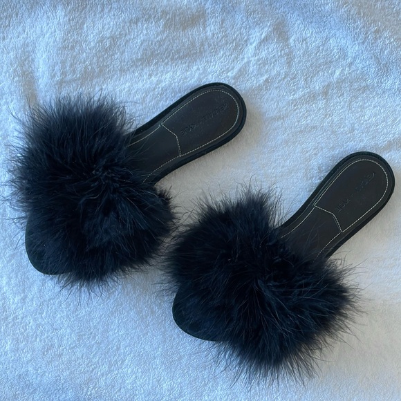 Kendall & Kylie Shoes - KENDALL+ KYLIE Black Feather Slides, Size 7